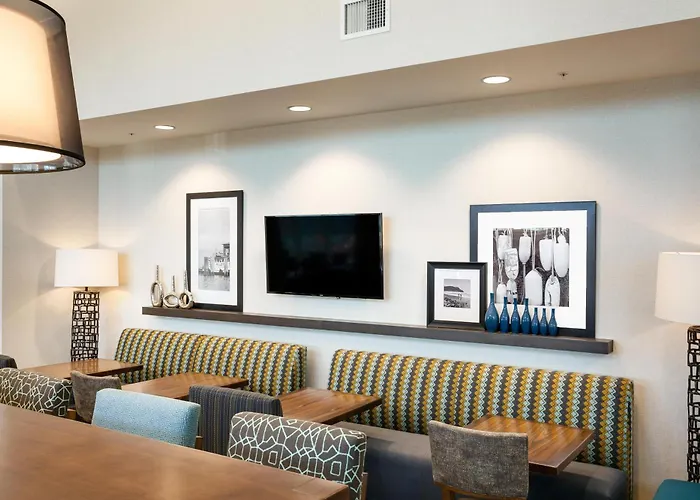 Best Hotels with Free Pier 91 Shuttle, Seattle