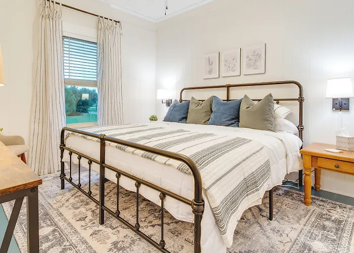 Top Hotels Near Charleston Airport with Shuttle