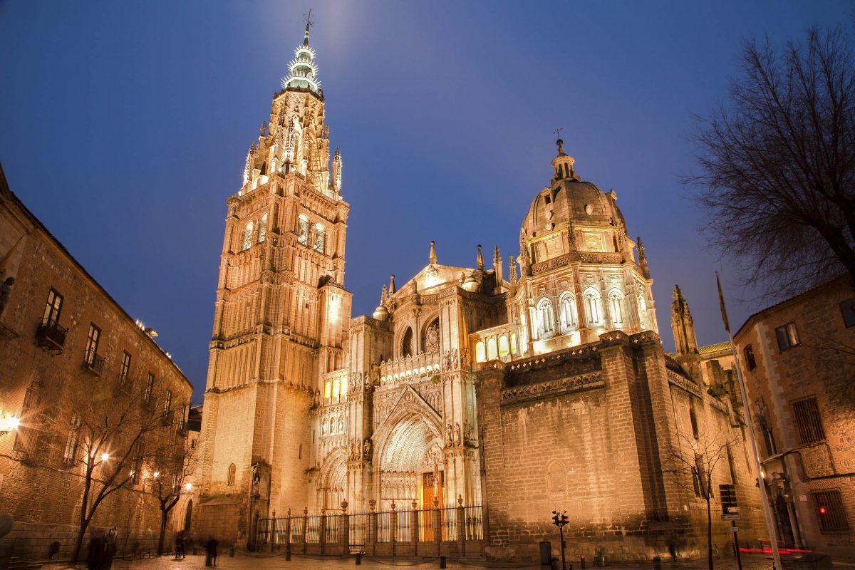 Through more than 750 leaded glass windows from the 15th and 16th centuries, the light of the sun shines into the Cathedral of Toledo, Spain - © Renata Sedmakova / Shutterstock